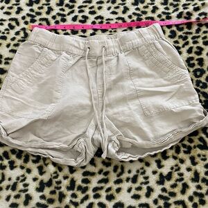 New York & Company Cream chino/Cargo Shorts drawstring pockets cozy size S
